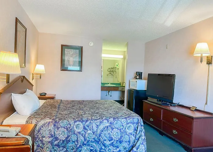 Oyo Hotel East Macon I-75